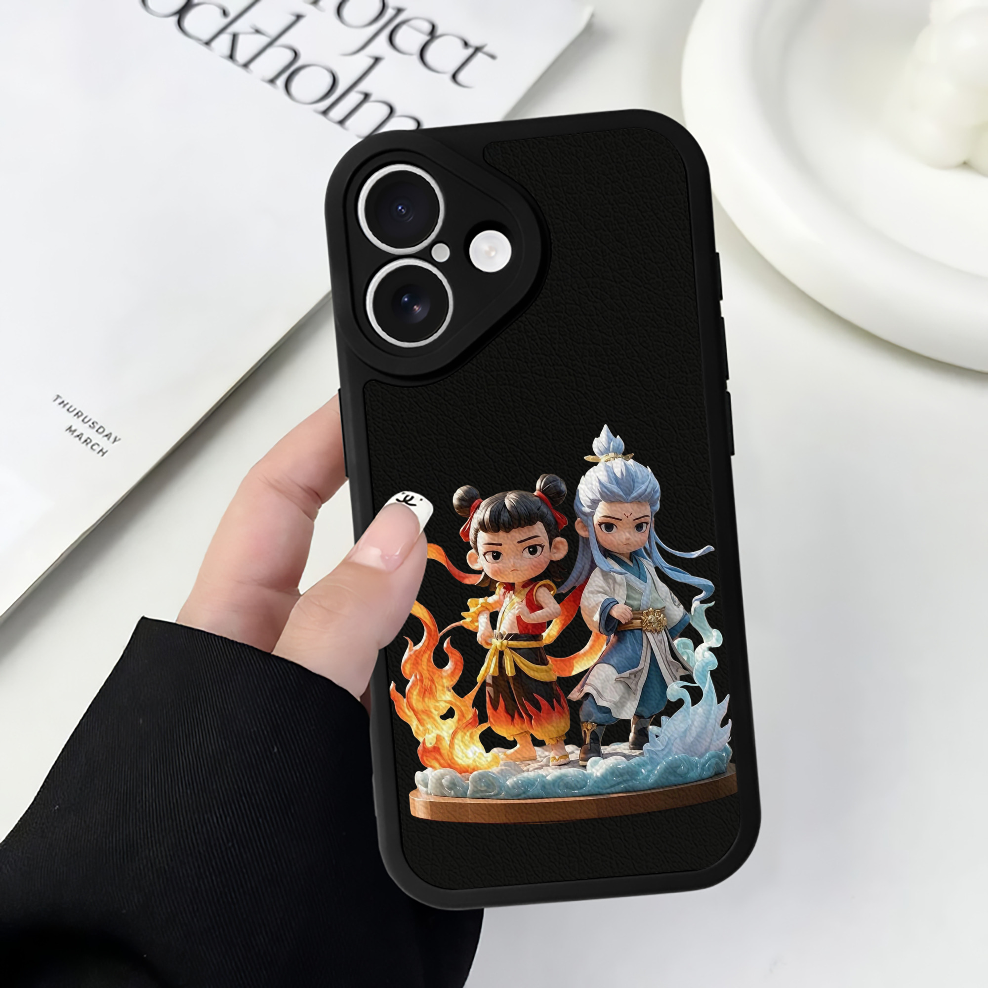 （画像用） Ne Zha 2 ナタ 魔童の大暴れ 【iPhone 16シリーズ対応】シリコンスマホケース（レザー調） 材質：シリコン